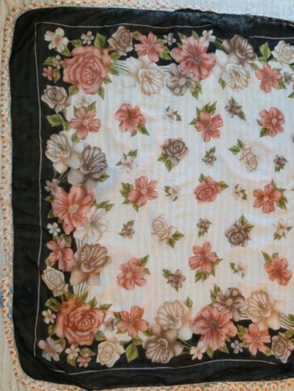 menekşe Floral Scarf in Black & Pink Like New